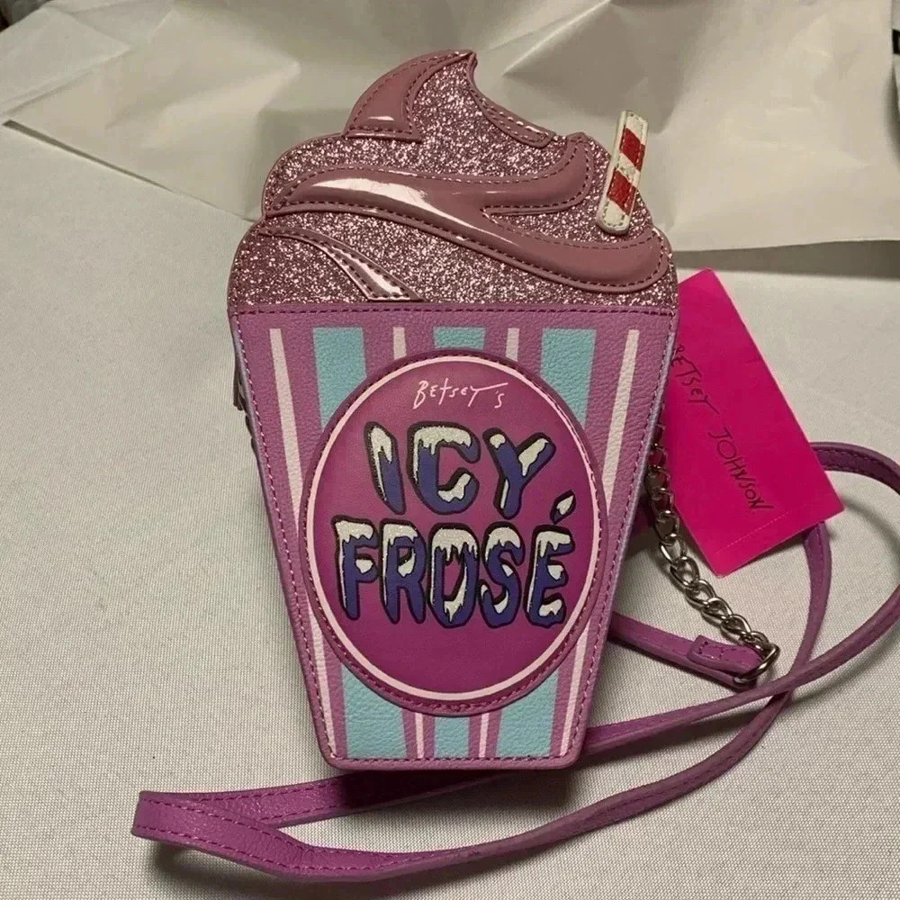BETSEY JOHNSON Women’s Crossbody Purse,NWT. So Cute❣️